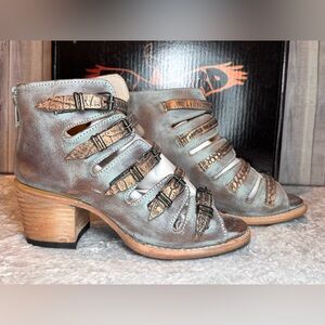 *NEW IN BOX* Freebird Quinn Sandals Women's Size 8